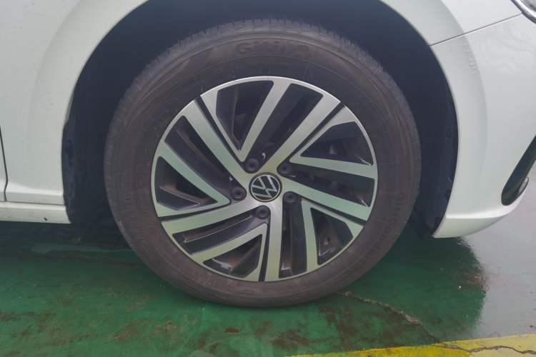 Used Volkswagen Lavida 2024 300TSI DSG Starry Sky Leading Edition Right Front Wheel Hub