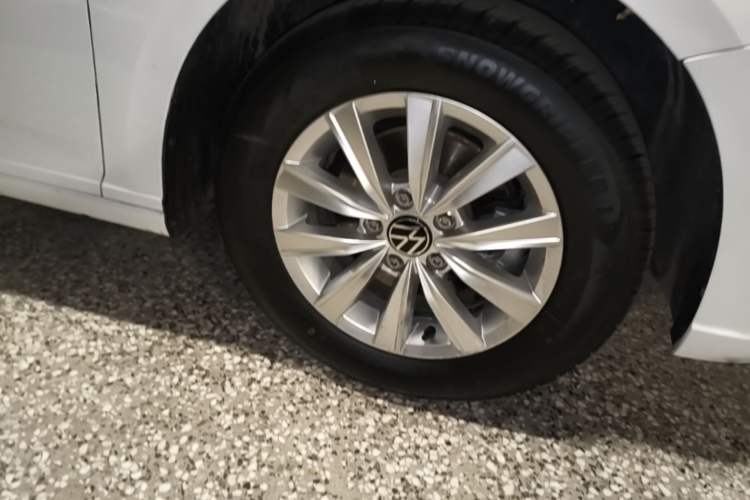 Used Volkswagen Lavida 2024 1.5L Automatic DeYi Edition Right Front Wheel Hub