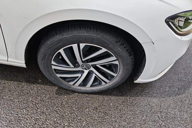 Used Volkswagen Lavida 2024 1.5L Automatic 5 Million Edition Right Front Wheel Hub