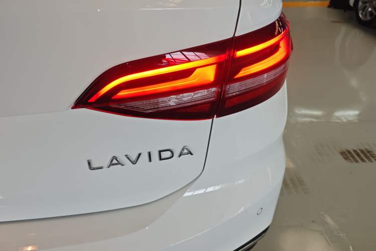 Used Volkswagen Lavida 2024 300TSI DSG Starry Sky Leading Edition Right Rear Taillight