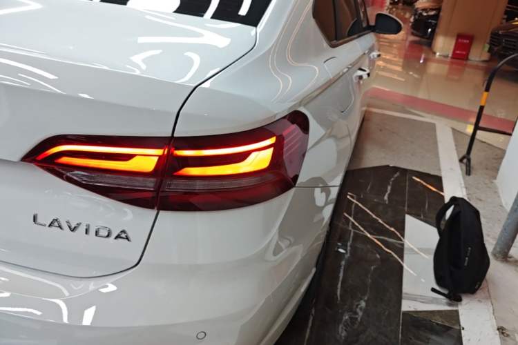 Used Volkswagen Lavida 2024 1.5L Automatic Starry Sky 5 Million Edition Right Rear Taillight