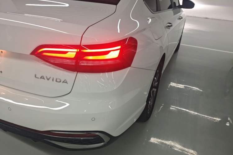 Used Volkswagen Lavida 2024 1.5L Automatic Starry Sky 5 Million Edition Right Rear Taillight