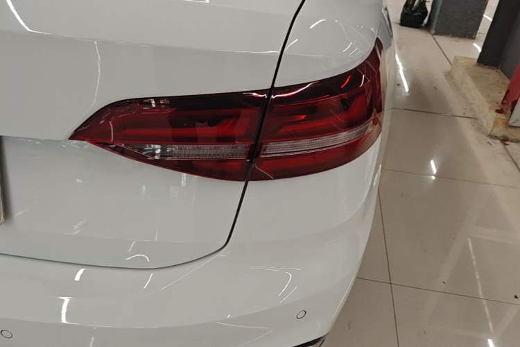 Used Volkswagen Lavida 2024 1.5L Automatic Starry Sky 5 Million Edition Right Rear Taillight