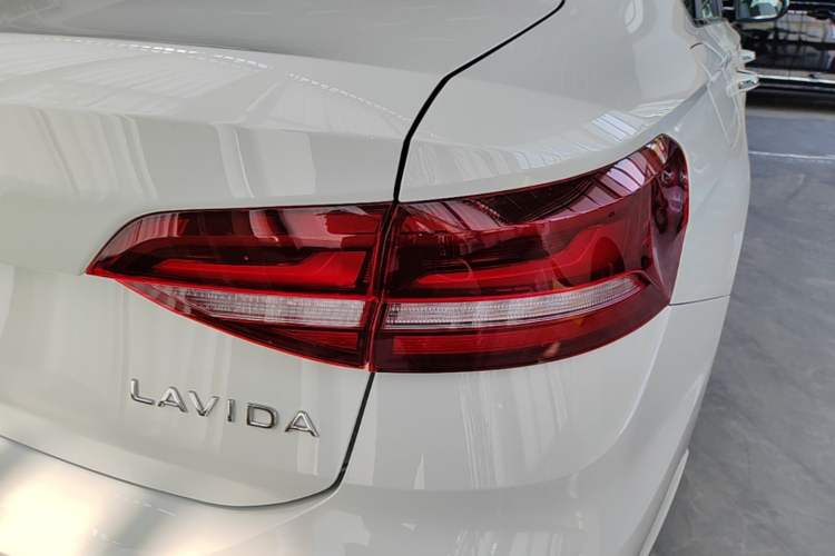 Used Volkswagen Lavida 2024 1.5L Automatic Starry Sky 5 Million Edition Right Rear Taillight
