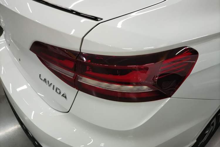Used Volkswagen Lavida 2024 300TSI DSG Starry Sky Leading Edition Right Rear Taillight