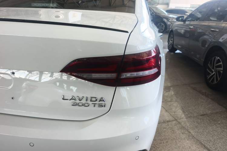 Used Volkswagen Lavida 2024 300TSI DSG Starry Sky Leading Edition Right Rear Taillight