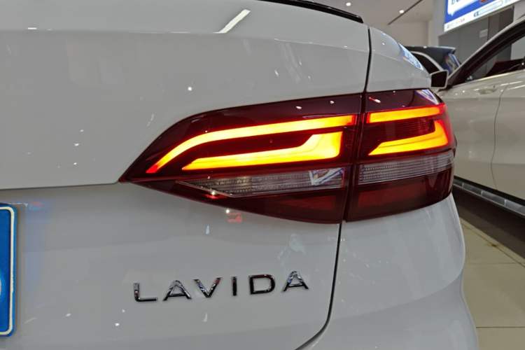 Used Volkswagen Lavida 2024 300TSI DSG Starry Sky Deluxe Edition Right Rear Taillight