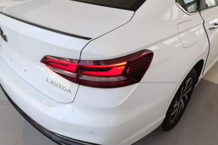 Used Volkswagen Lavida 2024 300TSI DSG Starry Sky Leading Edition Right Rear Taillight