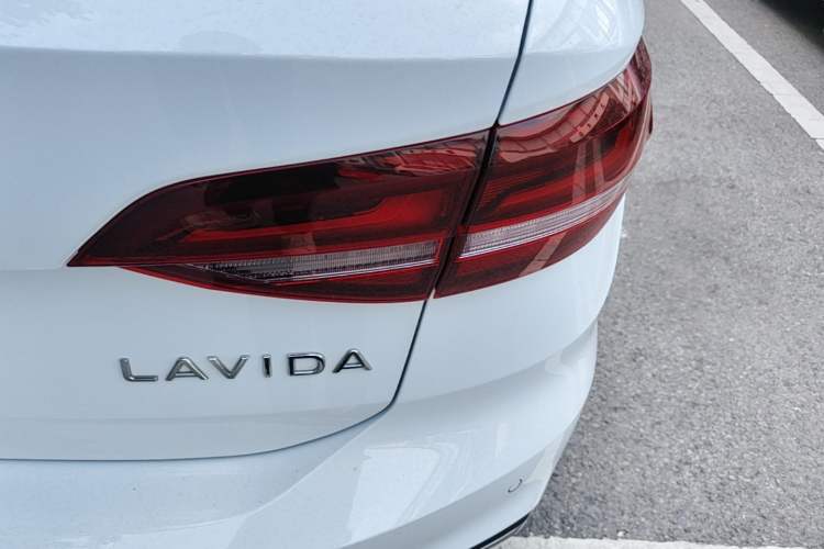Used Volkswagen Lavida 2024 300TSI DSG Starry Sky Leading Edition Right Rear Taillight