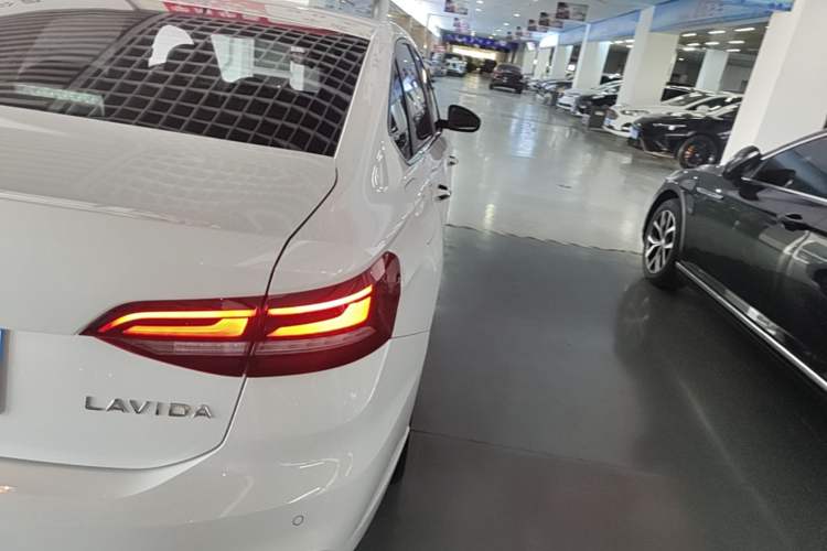 Used Volkswagen Lavida 2024 1.5L Automatic Starry Sky 5 Million Edition Right Rear Taillight