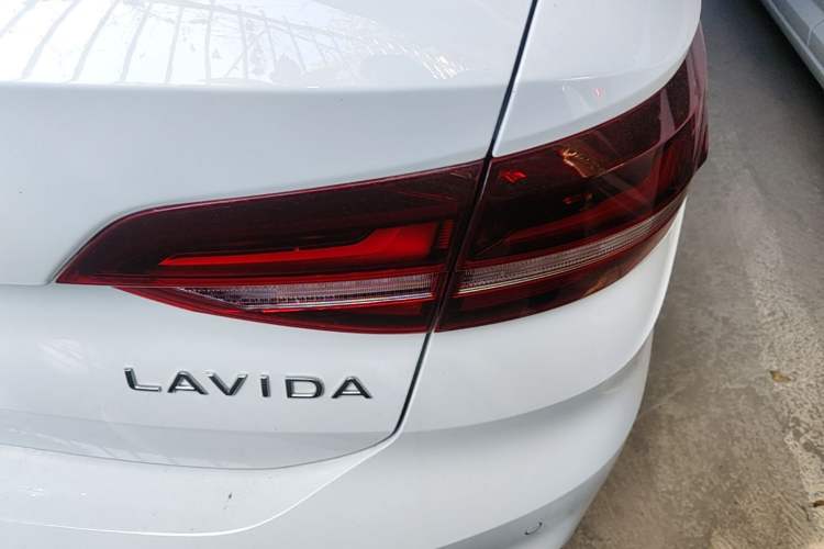 Used Volkswagen Lavida 2024 300TSI DSG Starry Sky Leading Edition Right Rear Taillight