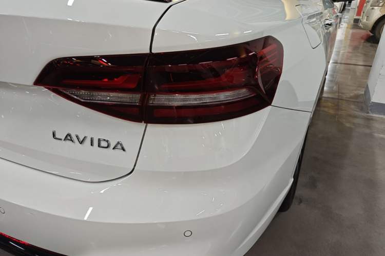 Used Volkswagen Lavida 2024 300TSI DSG Starry Sky Leading Edition Right Rear Taillight