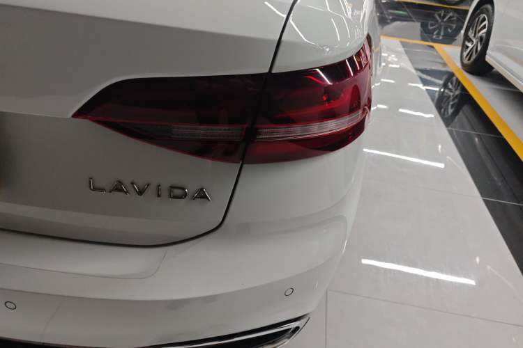 Used Volkswagen Lavida 2024 1.5L Automatic Starry Sky 5 Million Edition Right Rear Taillight