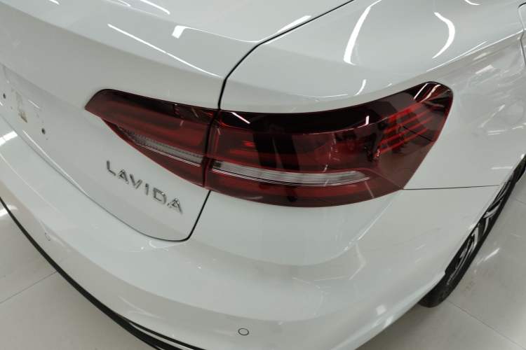 Used Volkswagen Lavida 2024 300TSI DSG Full-Comfort Edition Right Rear Taillight
