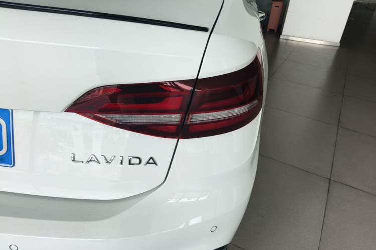 Used Volkswagen Lavida 2024 300TSI DSG Starry Sky Leading Edition Right Rear Taillight