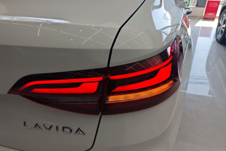 Used Volkswagen Lavida 2024 1.5L Automatic Starry Sky 5 Million Edition Right Rear Taillight