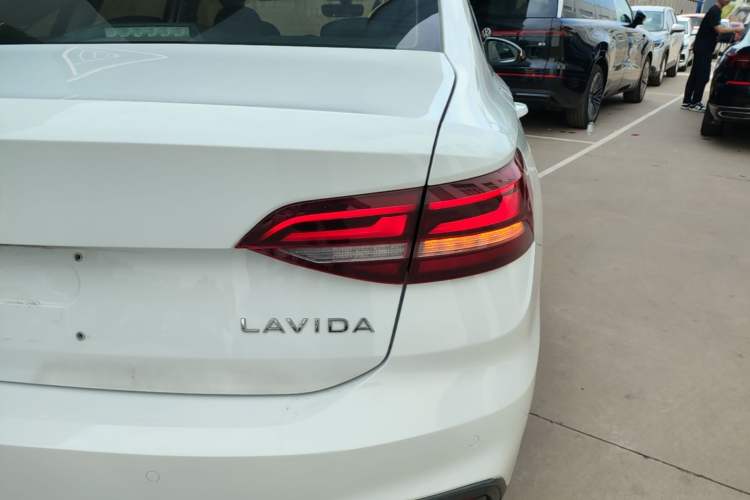 Used Volkswagen Lavida 2024 1.5L Automatic DeYi Edition Right Rear Taillight