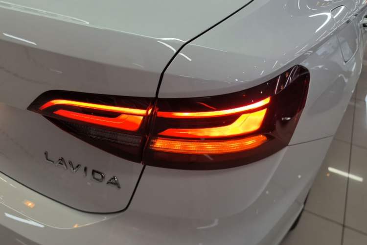 Used Volkswagen Lavida 2024 1.5L Automatic Starry Sky 5 Million Edition Right Rear Taillight
