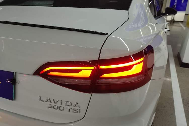 Used Volkswagen Lavida 2024 300TSI DSG Starry Sky Leading Edition Right Rear Taillight