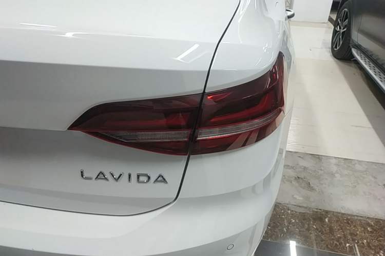 Used Volkswagen Lavida 2024 1.5L Automatic Starry Sky 5 Million Edition Right Rear Taillight