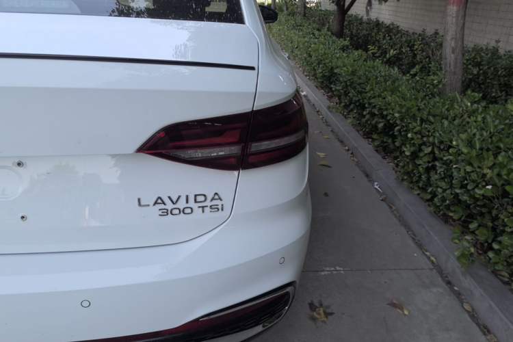 Used Volkswagen Lavida 2024 300TSI DSG Starry Sky Leading Edition Right Rear Taillight