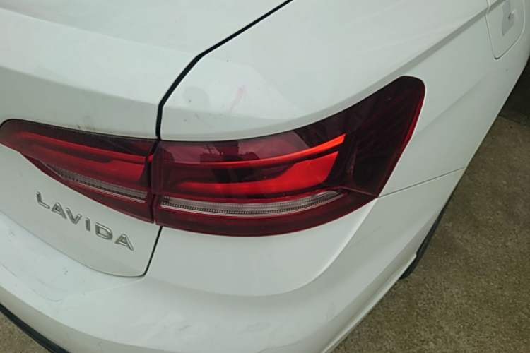 Used Volkswagen Lavida 2024 1.5L Automatic Starry Sky 5 Million Edition Right Rear Taillight