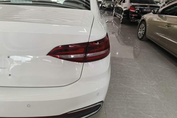 Used Volkswagen Lavida 2024 1.5L Automatic 5 Million Edition Right Rear Taillight