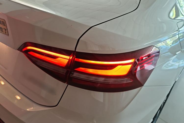 Used Volkswagen Lavida 2024 1.5L Automatic Starry Sky 5 Million Edition Right Rear Taillight