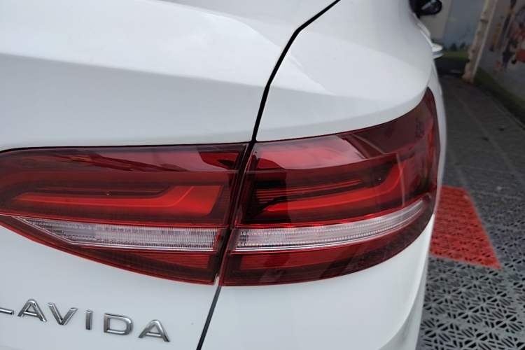 Used Volkswagen Lavida 2024 1.5L Automatic Starry Sky 5 Million Edition Right Rear Taillight