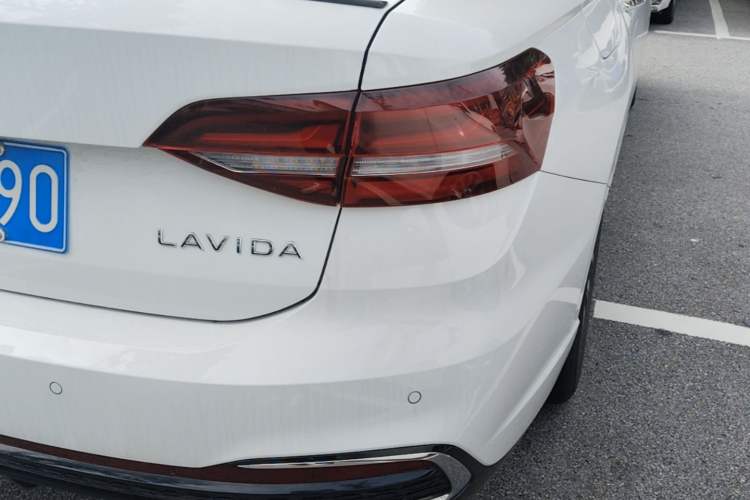 Used Volkswagen Lavida 2024 300TSI DSG Starry Sky Leading Edition Right Rear Taillight