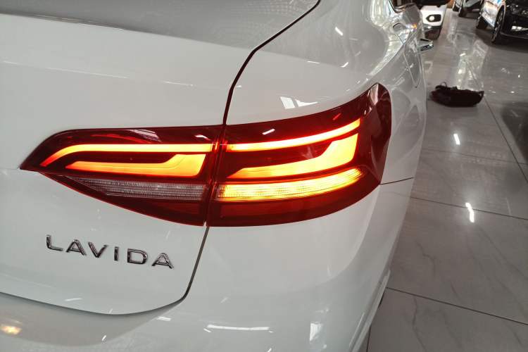 Used Volkswagen Lavida 2024 1.5L Automatic Starry Sky 5 Million Edition Right Rear Taillight