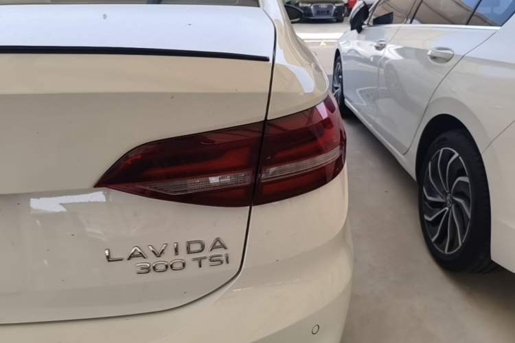 Used Volkswagen Lavida 2024 300TSI DSG Starry Sky Leading Edition Right Rear Taillight