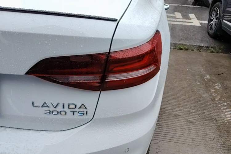 Used Volkswagen Lavida 2024 300TSI DSG Starry Sky Leading Edition Right Rear Taillight