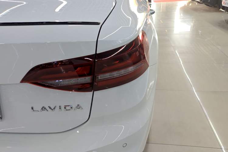 Used Volkswagen Lavida 2024 300TSI DSG Starry Sky Leading Edition Right Rear Taillight