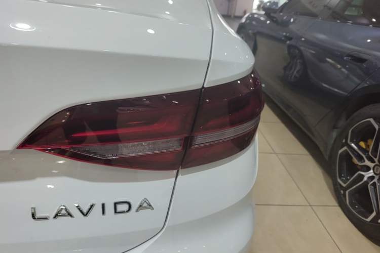 Used Volkswagen Lavida 2024 1.5L Automatic Starry Sky 5 Million Edition Right Rear Taillight