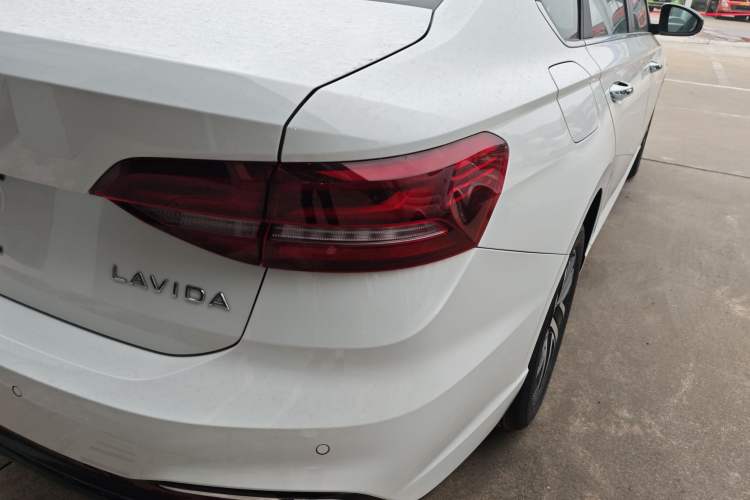 Used Volkswagen Lavida 2024 1.5L Automatic Starry Sky 5 Million Edition Right Rear Taillight