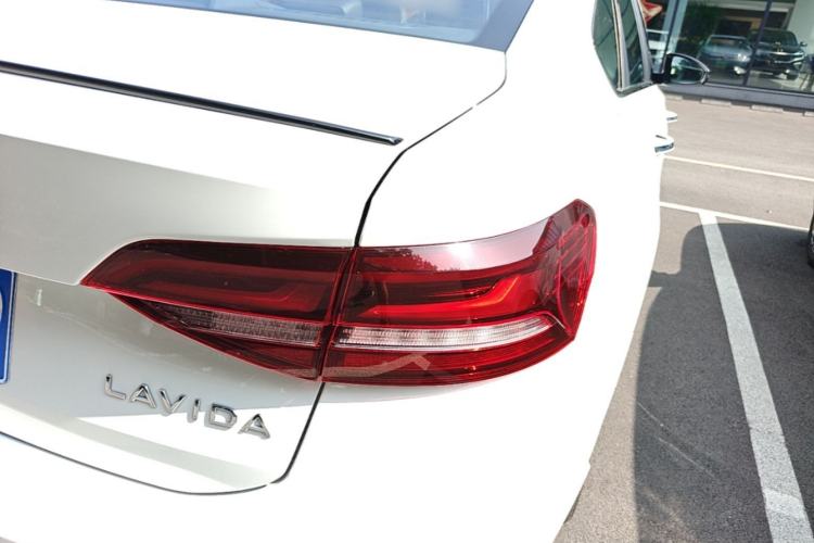 Used Volkswagen Lavida 2024 300TSI DSG Starry Sky Leading Edition Right Rear Taillight