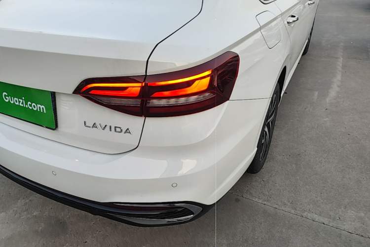 Used Volkswagen Lavida 2024 1.5L Automatic Starry Sky 5 Million Edition Right Rear Taillight