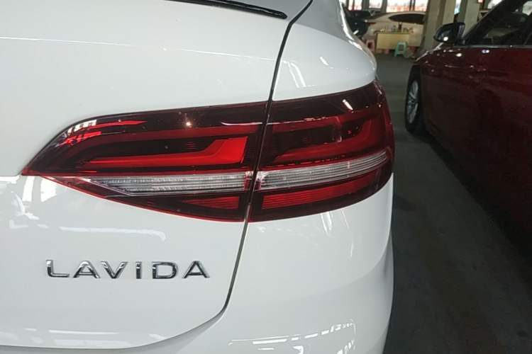Used Volkswagen Lavida 2024 300TSI DSG Starry Sky Deluxe Edition Right Rear Taillight