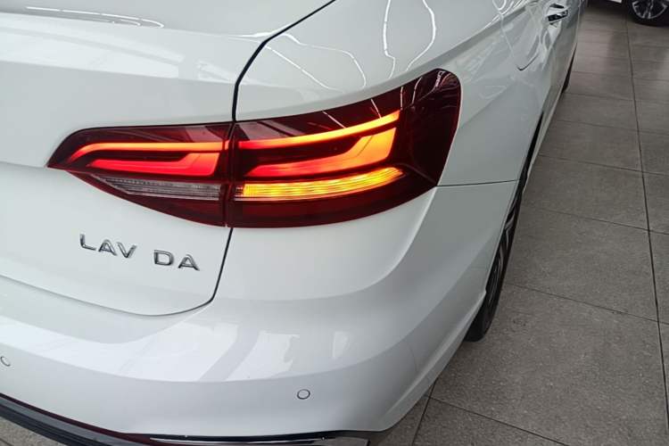 Used Volkswagen Lavida 2024 1.5L Automatic Starry Sky 5 Million Edition Right Rear Taillight