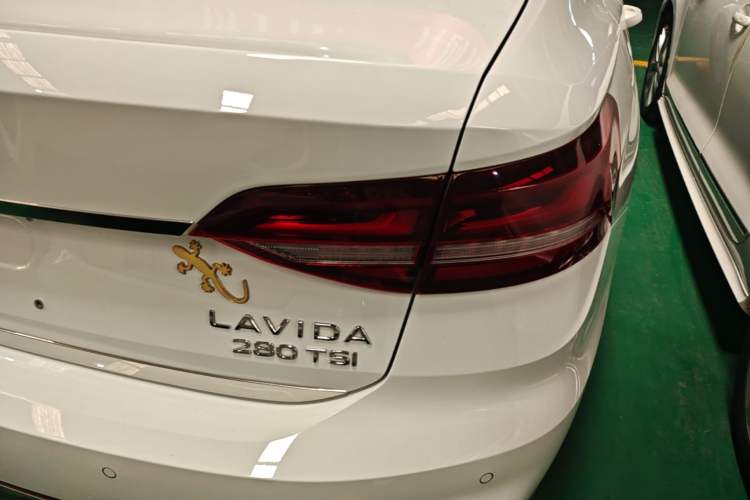 Used Volkswagen Lavida 2024 1.5L Automatic DeYi Edition Right Rear Taillight