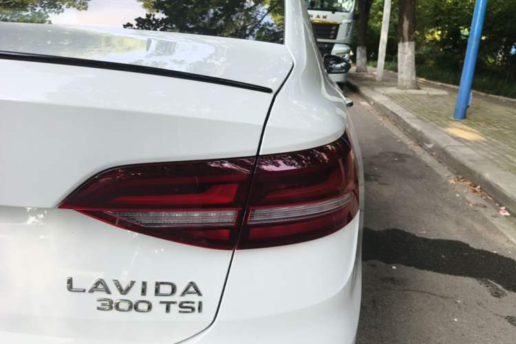 Used Volkswagen Lavida 2024 300TSI DSG Starry Sky Leading Edition Right Rear Taillight
