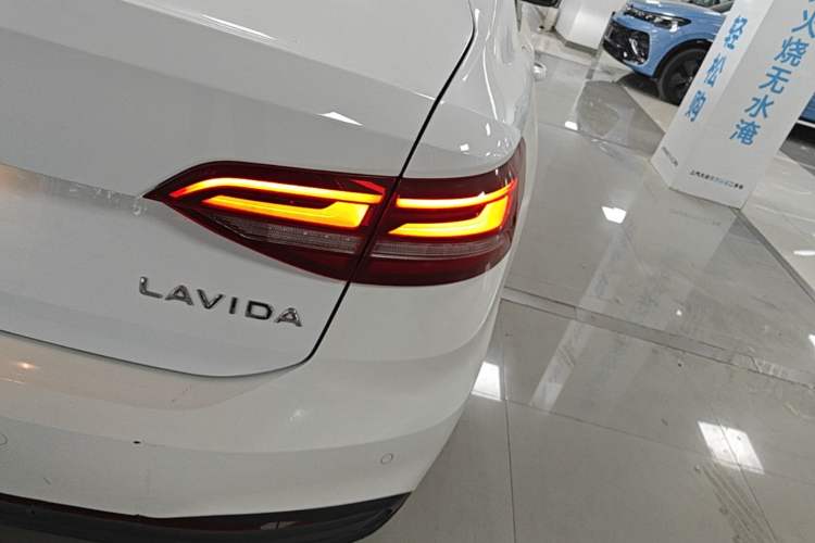 Used Volkswagen Lavida 2024 1.5L Automatic DeYi Edition Right Rear Taillight