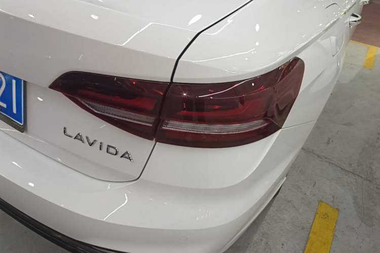 Used Volkswagen Lavida 2024 1.5L Automatic Starry Sky 5 Million Edition Right Rear Taillight