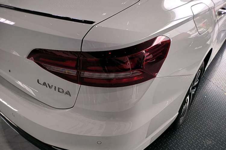 Used Volkswagen Lavida 2024 300TSI DSG Starry Sky Leading Edition Right Rear Taillight