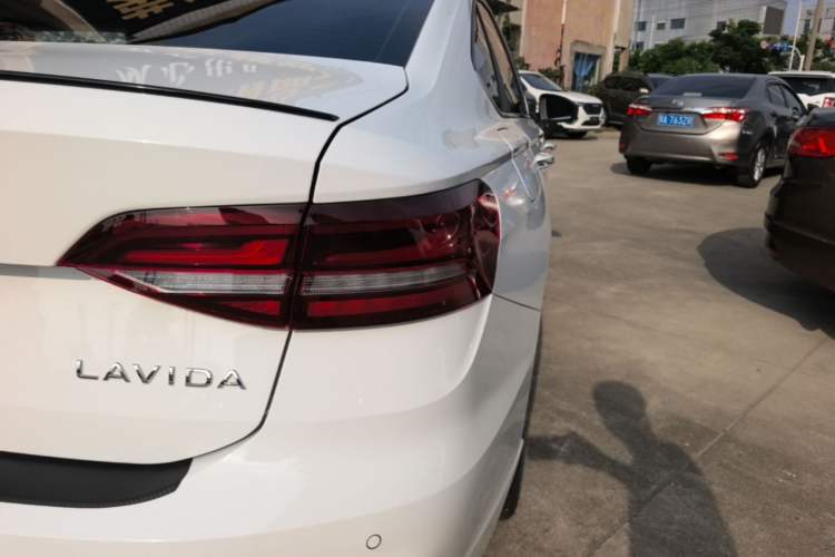 Used Volkswagen Lavida 2024 300TSI DSG Starry Sky Leading Edition Right Rear Taillight