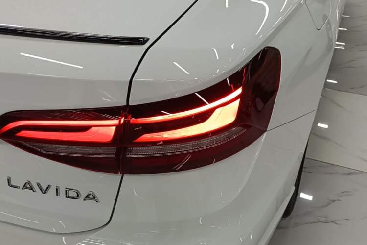 Used Volkswagen Lavida 2024 300TSI DSG Starry Sky Leading Edition Right Rear Taillight