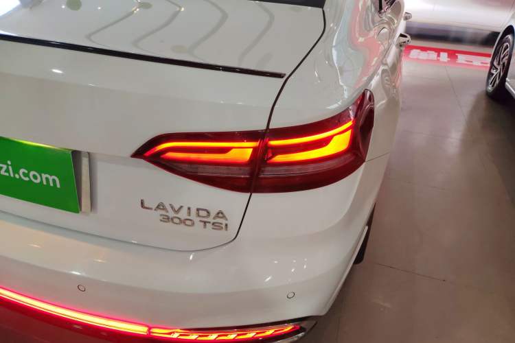 Used Volkswagen Lavida 2024 300TSI DSG Starry Sky Leading Edition Right Rear Taillight