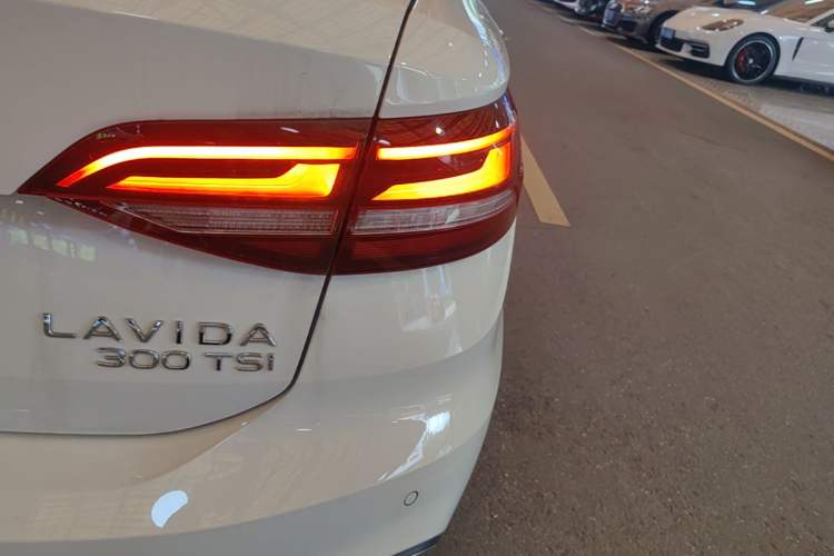 Used Volkswagen Lavida 2024 300TSI DSG Full-Comfort Edition Right Rear Taillight
