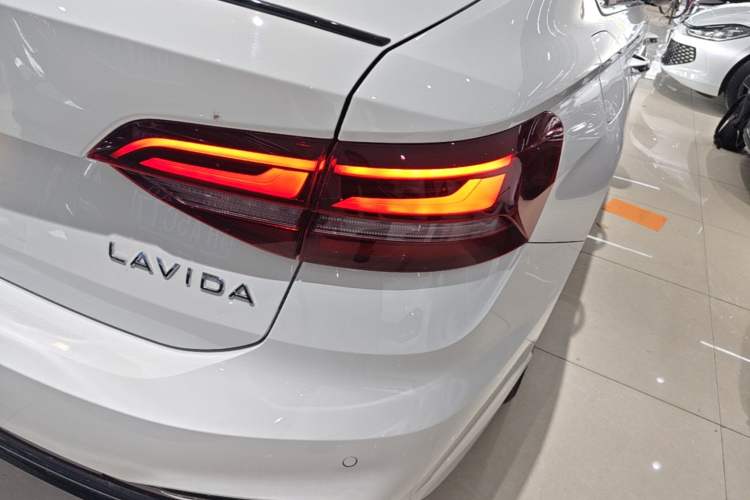 Used Volkswagen Lavida 2024 300TSI DSG Starry Sky Leading Edition Right Rear Taillight